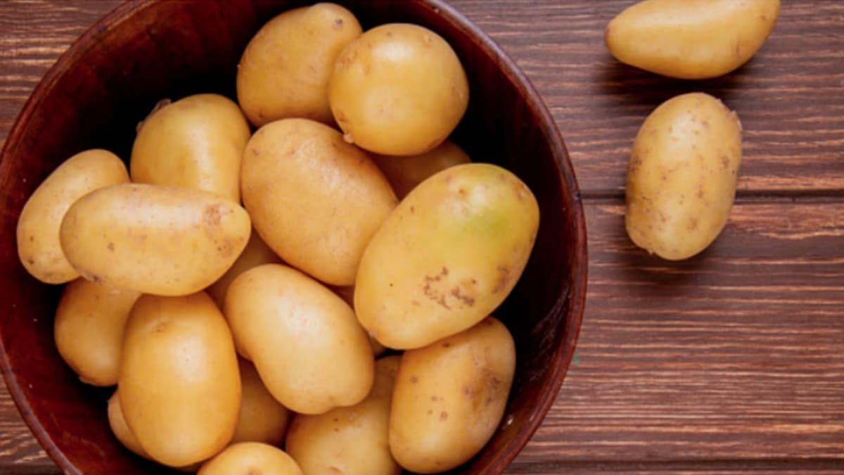Benefits Of Potato For Face: আলুর ব্যবহারে ত্বক হয়ে উঠবে ঝলমলে। মুখের দাগ, ছোপ দূর হবে নিমিষে। দেখে নিন কিভাবে ব্যবহার করবেন