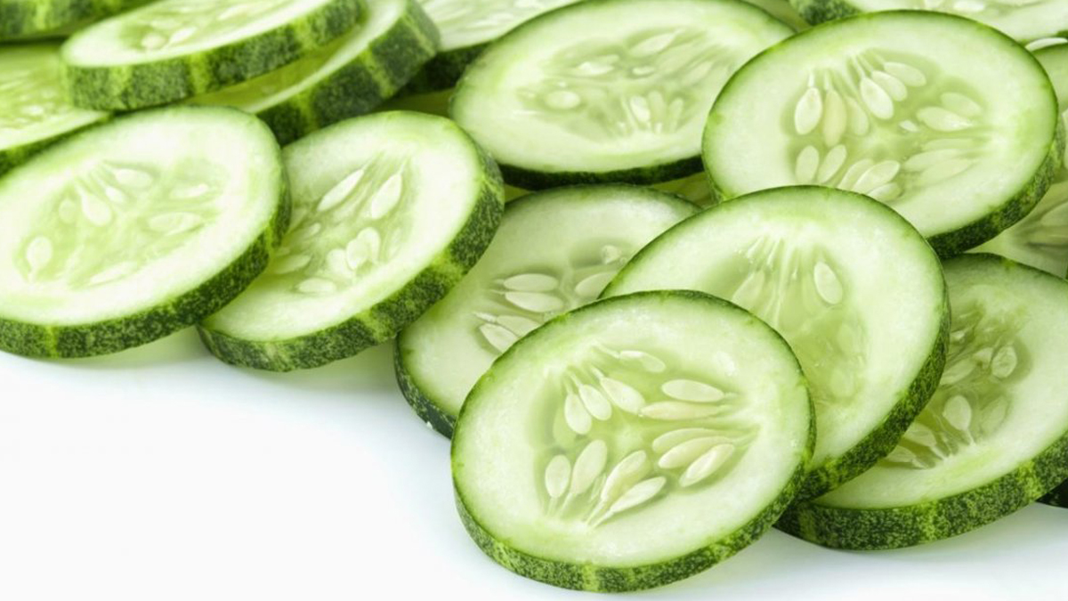 Cucumber- uses, side effects: গরমে শসার বিকল্প নেই। কিন্তু শসা খাওয়ার পর কয়েকটি খাবার খাওয়া ক্ষতিকারক। জেনে নিন বিস্তারিত
