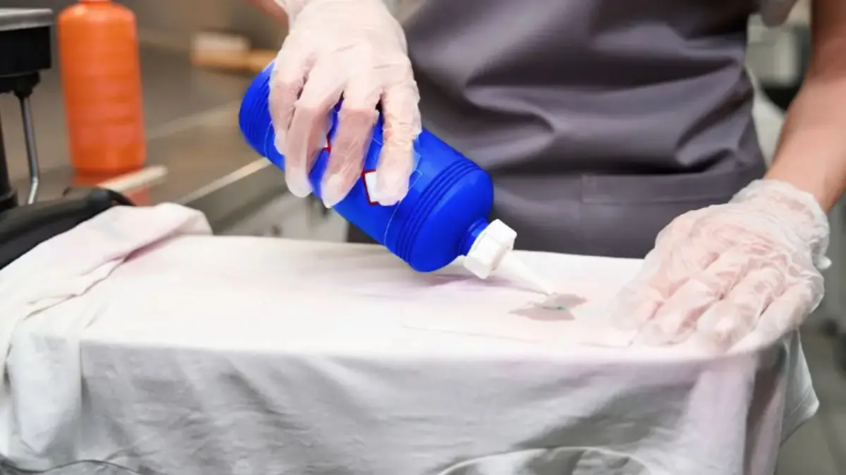 Cleaning Tips: সাদা জামায় দাগ লেগেছে। ঘরোয়া উপায়ে সহজেই তুলে ফেলুন