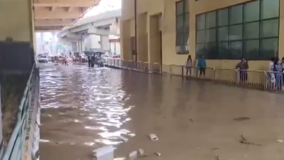 Heavy Rain In Bengaluru: জল থইথই মেট্রো স্টেশন, বিদ্যুৎবিচ্ছিন্ন একাধিক এলাকা, নাগাড়ে বৃষ্টিতে বিপর্যস্ত বেঙ্গালুরু