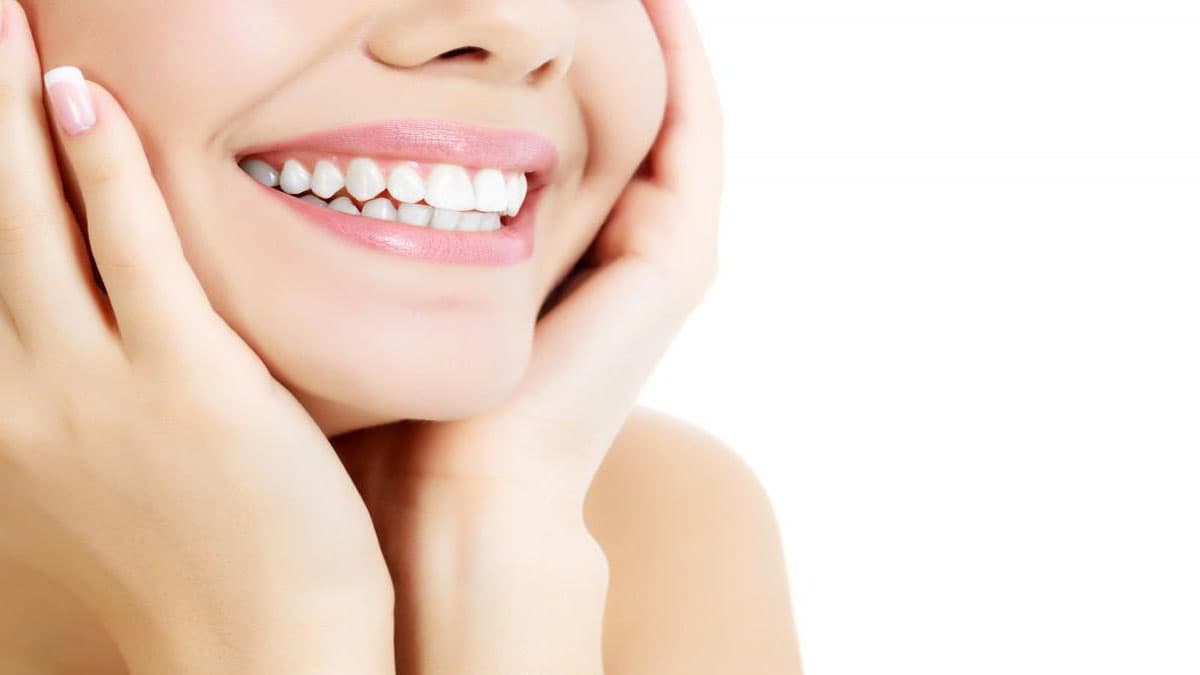 Tips To Get Sparkling Teeth: দাঁতে হলদে ছোপ দাগ সহজেই দূর করুন। জেনে নিন ঘরোয়া উপায়