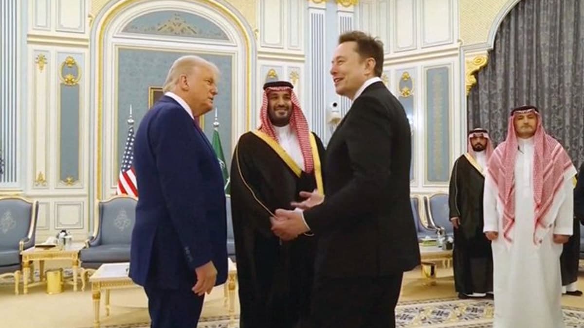 Trump Visits Saudi Arabia: মাস্ককে নিয়ে সৌদি আরবে এলেন ট্রাম্প, মার্কিন প্রেসিডেন্টকে রাজকীয় সম্বর্ধনা প্রিন্স মহম্মদ বিন সলমনের