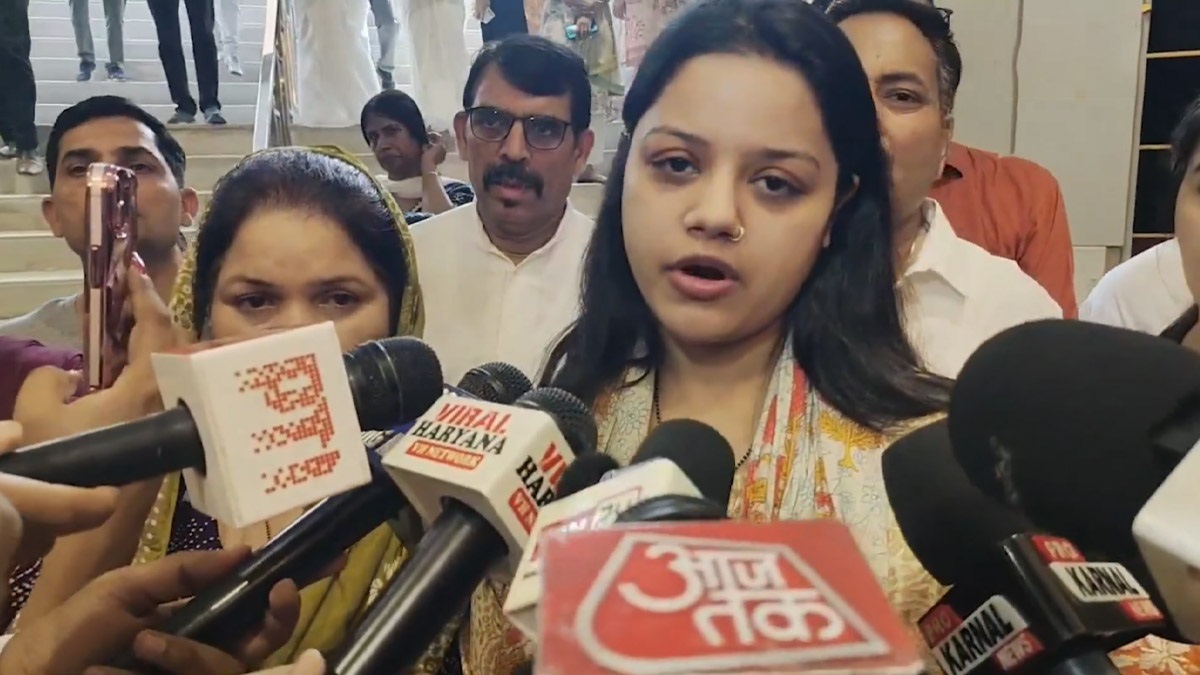Vinay Narwal's Wife Himanshi: মুসলিমদের বিরুদ্ধে বিদ্বেষ নয়, শান্তি চান, সিঁথির সিদূঁর মুছে গেলেও সম্প্রীতির কথা বললেন প্রয়াত নৌসেনা অফিসার বিনয়ের স্ত্রী হিমাংশী