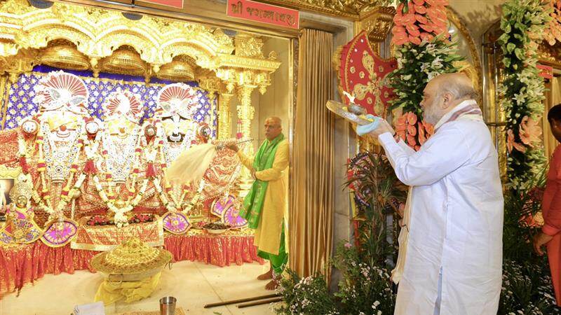 Rath Yatra 2025: রথযাত্রার সকালে আহমেদাবাদের জগন্নাথজি মন্দিরে মঙ্গল আরতিতে কেন্দ্রীয় স্বরাষ্ট্রমন্ত্রী অমিত শাহ, সকলকে জানালেন রথযাত্রার শুভেচ্ছা (দেখুন ভিডিও)