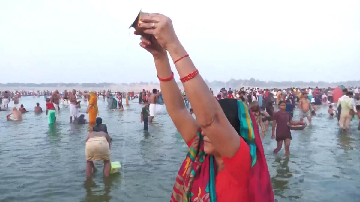 Ganga Dussehra: দেশজুড়ে আজ পালিত হচ্ছে গঙ্গা দশেরা উৎসব, সকাল থেকে পুণ্যস্নানে ভক্তরা (দেখুন ভিডিও)