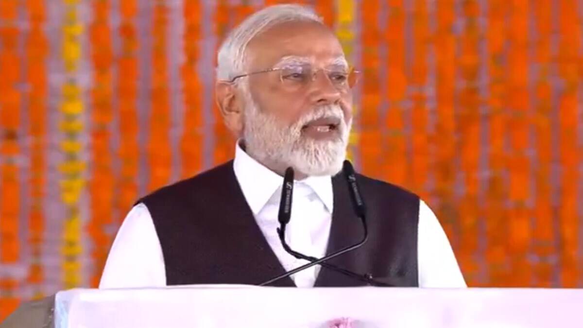 Narendra Modi Kashmir Visit: জঙ্গি হামলায় জম্মু কাশ্মীরের উন্নয়ন থেমে থাকবে না, ভূ-স্বর্গ থেকে সন্ত্রাসবাদের বিরুদ্ধে সুর চড়ালেন মোদী