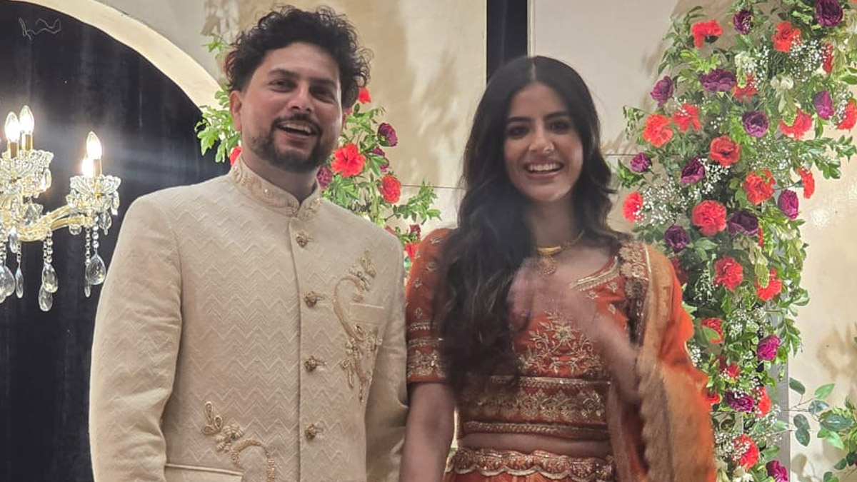 Kuldeep Yadav Engagement: ছোটবেলার বান্ধবীর সঙ্গে এনগেজমেন্ট সারলেন কুলদীপ যাদব, কে সেই কন্যা?