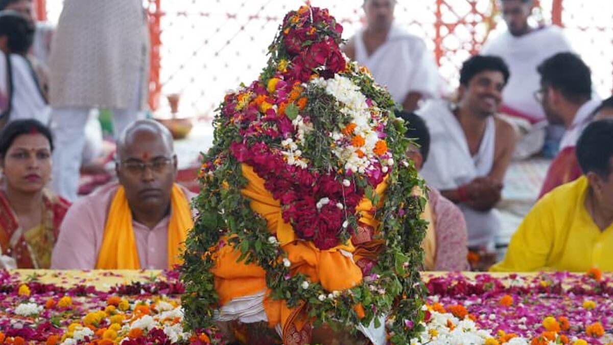 Ram Darbar Pran Pratishtha Ceremony: অযোধ্যায় রাম দরবারের প্রাণ প্রতিষ্ঠা অনুষ্ঠানে ভক্তের ঢল, দেখুন ভিডিও