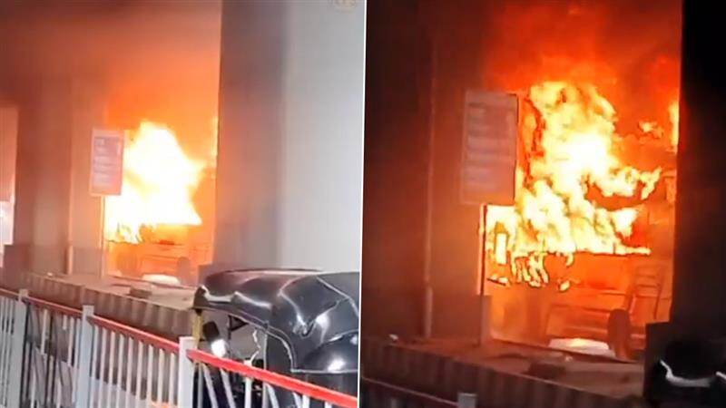 Mumbai Bus Fire: সাংঘাতিক কাণ্ড! মুম্বই শহরে মেট্রো স্টেশনের নীচে দাউদাউ করে জ্বলছে বাস, দেখুন