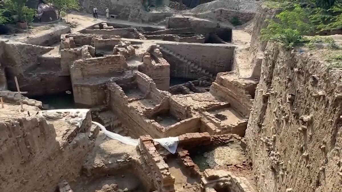 Rajasthan: রাজস্থানে খননকার্য চালিয়ে উদ্ধার হল ২ হাজার বছর পুরোনো সভ্যতার নিদর্শন, চমকে উঠলেন গ্রামবাসীরা