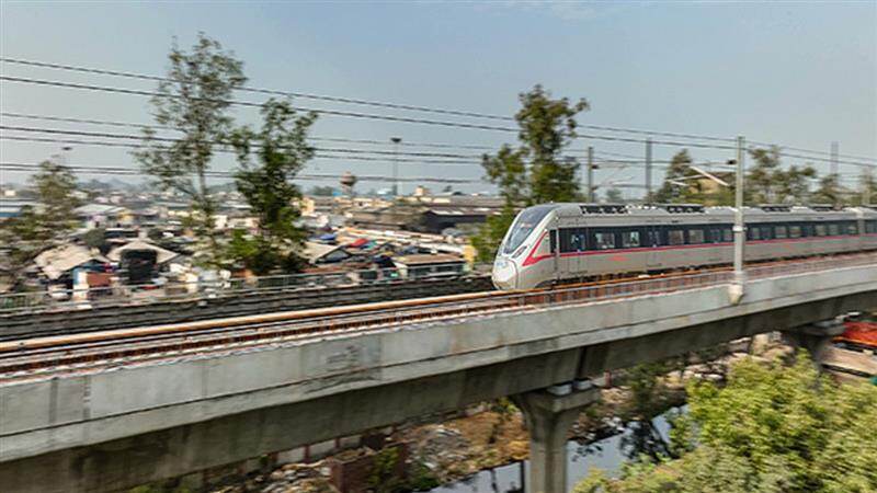 Namo Bharat Train: দিল্লি থেকে মিরাট পর্যন্ত ছুটে গেল নমো ভারত, ৮২ কিলোমিটার যাত্রা কত মিনিটে সম্পন্ন করল জেনে নিন