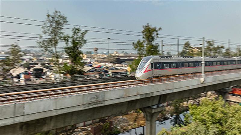 Namo Bharat Train: দিল্লি থেকে মিরাট পর্যন্ত ছুটে গেল নমো ভারত, ৮২ কিলোমিটার যাত্রা কত মিনিটে সম্পন্ন করল জেনে নিন