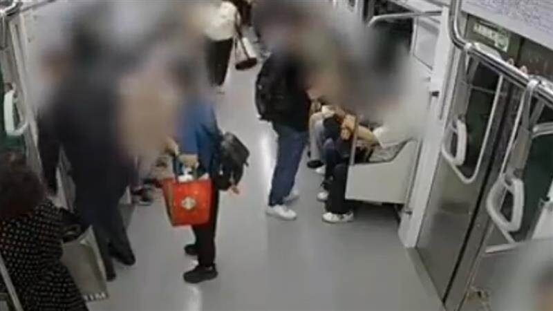 Seoul Subway Horror: চলন্ত ট্রেনের মধ্যে পেট্রোল ঢেলে আগুন জ্বালালেন ব্যক্তি, সিওলে সাংঘাতিক কাণ্ড