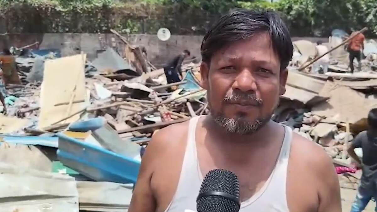 Delhi: ভেঙে গুড়িয়ে দেওয়া হল দিল্লিতে স্টেশন সংলগ্ন এলাকার বস্তি, মাথায় হাত বাসিন্দাদের, সমালোচনা বিরোধী শিবিরের