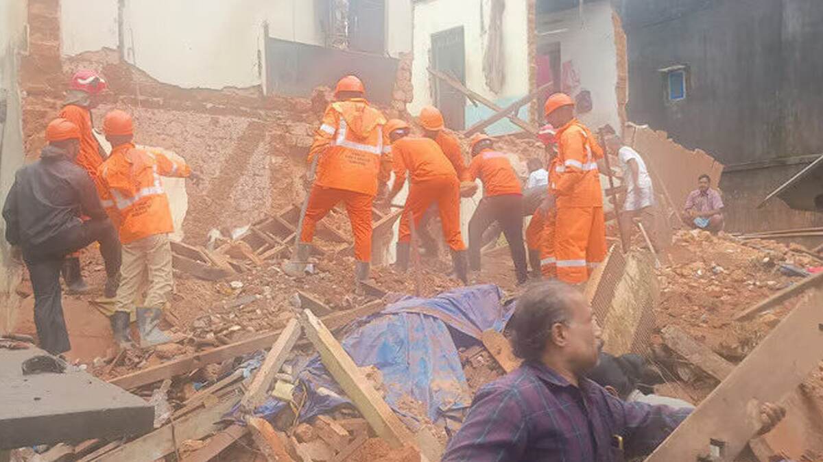 Building Collapses in Thrissur: রথের দিন সাতসকালে দুর্ঘটনা, কেরলে ধসে পড়ল পরিযায়ী শ্রমিকদের থাকার আবাসন, নিহত বাংলার দুই শ্রমিক