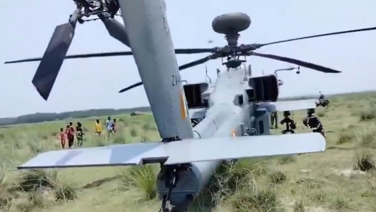 IAF Helicopter Emergency Landing: প্রশিক্ষণের সময়ে মাঝ আকাশে যান্ত্রিক ত্রুটি, ভারতীয় বায়ুসেনার হেলিকপ্টারের জরুরি অবিতারন