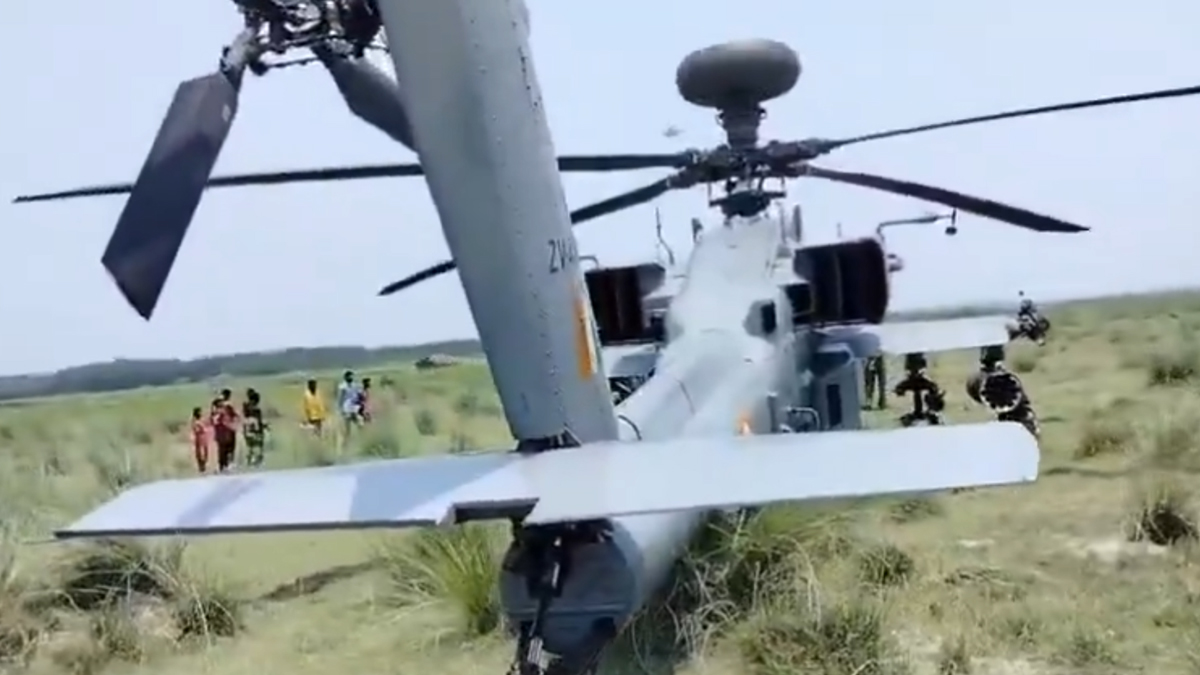 IAF Helicopter Emergency Landing: প্রশিক্ষণের সময়ে মাঝ আকাশে যান্ত্রিক ত্রুটি, ভারতীয় বায়ুসেনার হেলিকপ্টারের জরুরি অবিতারন