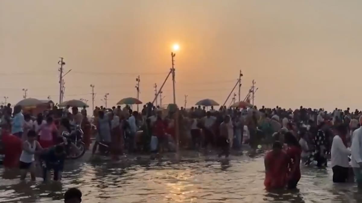 Jyeshtha Purnima 2025: জ্যৈষ্ঠ পূর্ণিমা উপলক্ষে ত্রিবেণী সঙ্গমে ভক্তদের ভিড়