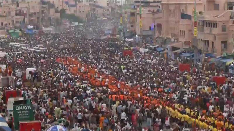 Puri Jagannath Rath Yatra Videos: রথযাত্রায় পুরীতে জনজোয়ার, জগন্নাথের দর্শন নিতে ১০ লক্ষেরও বেশি ভক্তের সমাগম, দেখুন সরাসরি