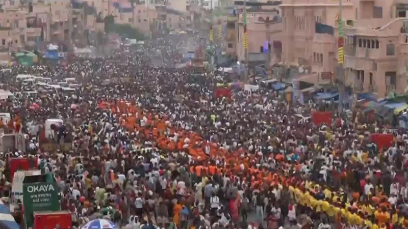 Puri Jagannath Rath Yatra Videos: রথযাত্রায় পুরীতে জনজোয়ার, জগন্নাথের দর্শন নিতে ১০ লক্ষেরও বেশি ভক্তের সমাগম, দেখুন সরাসরি