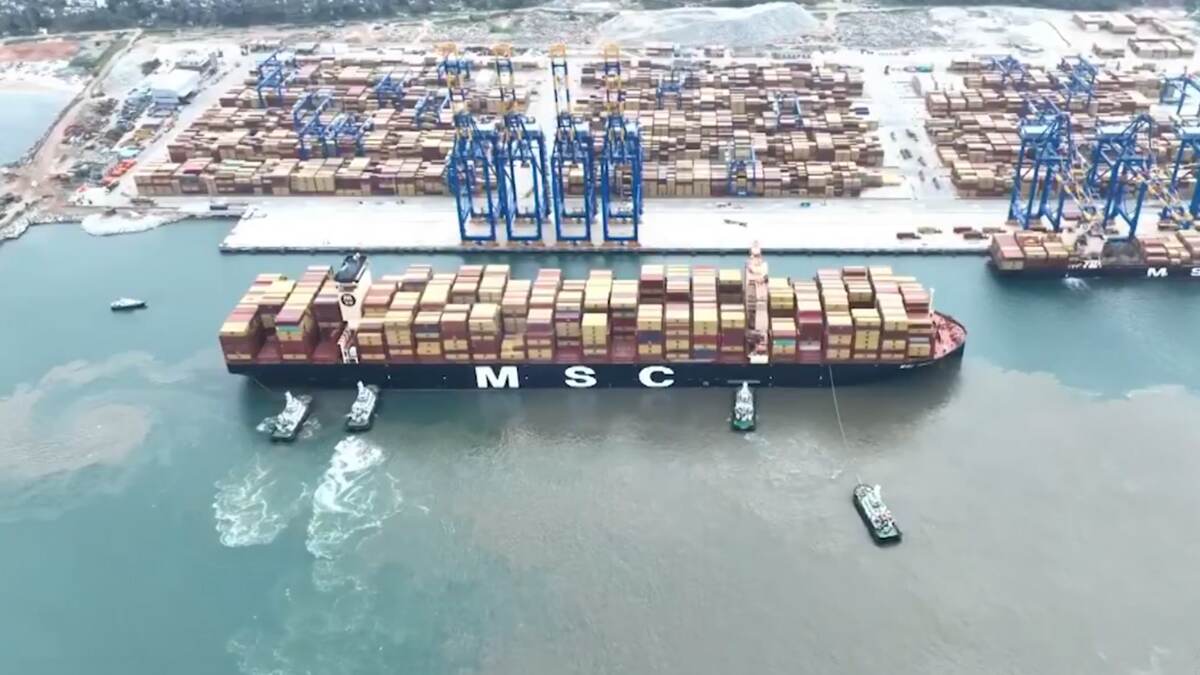 World's Largest Container Ship: বিশ্বের বৃহত্তম পণ্যবাহী জাহাজ ভিজিনজাম বন্দরে নোঙর করেছে