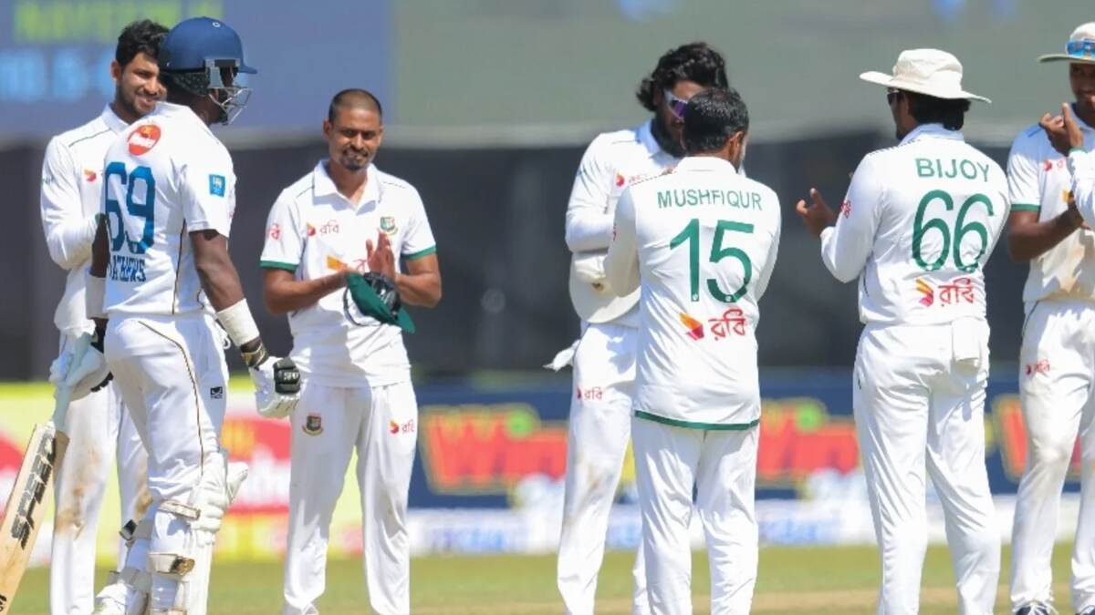 Angelo Mathews, SL vs BAN: বিদায়ী টেস্টে ব্যাট করতে আসতেই অ্যাঞ্জেলো ম্যাথিউজকে গার্ড অফ অনার বাংলাদেশের ক্রিকেটারদের, দেখুন ছবিতে