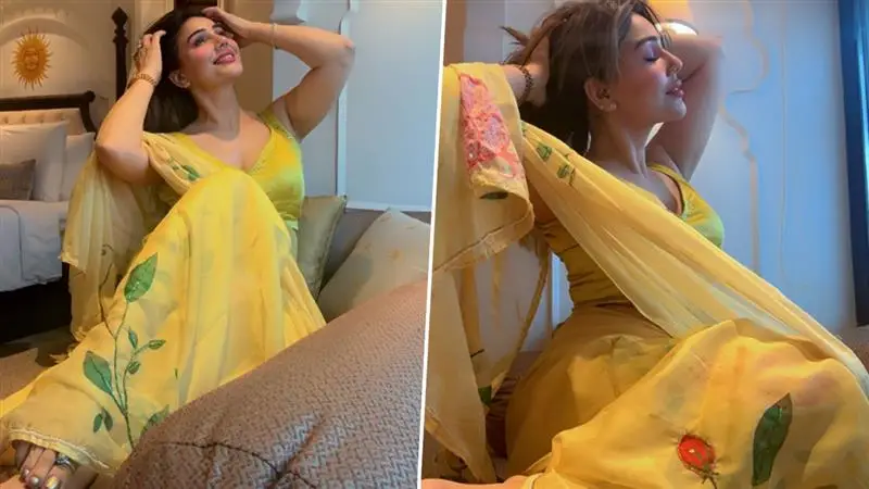 Kangna Sharma: স্লিভলেস ব্লাউজের সঙ্গে শিফনের শাড়িতে কঙ্গনা, নায়িকার যৌবনের জৌলুসে শিহরণ জাগছে ভক্তমনে