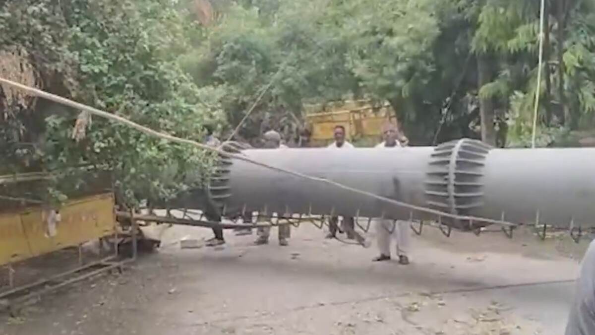 Delhi: দিল্লিতে প্রবল ঝড়-বৃষ্টি, ভোররাতে ভেঙে পড়ল ১০০ ফুটের মোবাইল টাওয়ার