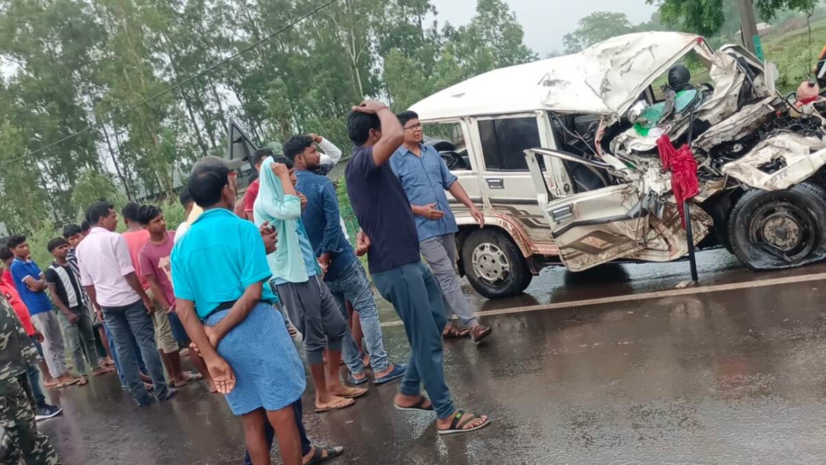 Purulia Car Accident: বিয়ে বাড়ি থেকে ফেরার পথে সাংঘাতিক দুর্ঘটনা, পুরুলিয়ায় দ্রুত গতির ট্রাকের সঙ্গে গাড়ির ধাক্কায় মৃত্যু ৯ জনের