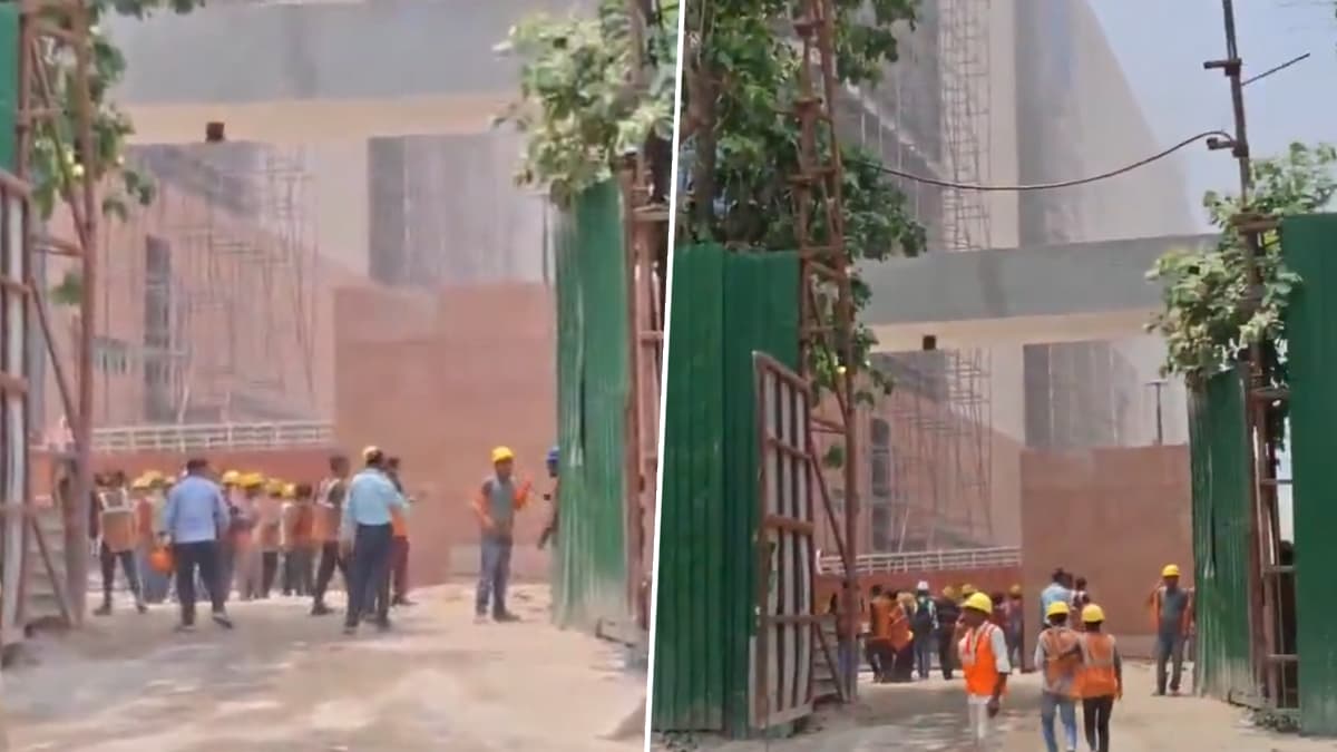 Delhi  CCS Building Fire: দিল্লিতে নির্মাণাধীন সিসিএস ভবনে সাংঘাতিক অগ্নিকাণ্ড, নিরাপদে বের করে আনা হল কর্মীদের