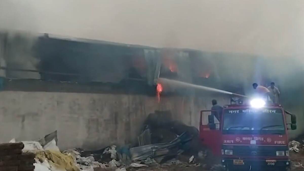 Neemuch Fire: মধ্যপ্রদেশে ওষুধের গুদামে বিধ্বংসী অগ্নিকাণ্ড, পুড়ে ছাঁই একাংশ এলাকা, দেখুন ভিডিয়ো