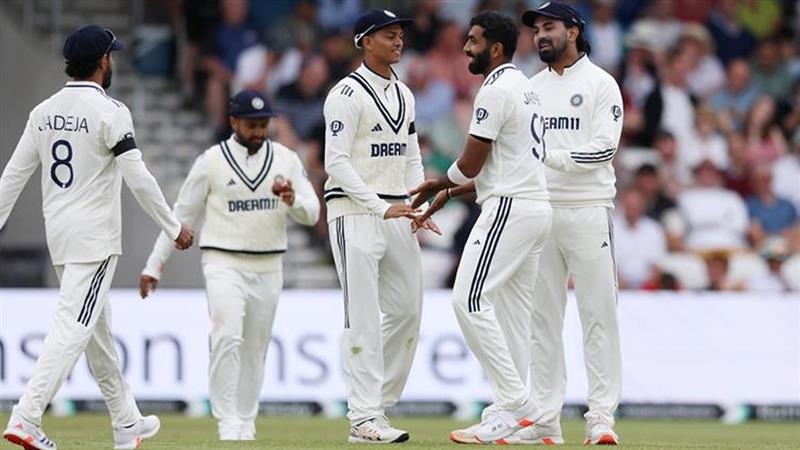 Jasprit Bumrah: বুমরার নজির গড়া পঞ্চবাণে লিডসে ৬ রানের লিড নিয়ে দ্বিতীয় ইনিংসে নামলেন গিলরা