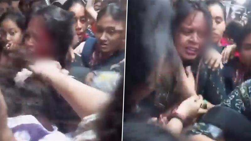 Mumbai Local Train Video: মুম্বইয়ের লোকাল ট্রেনে দুই মহিলার মধ্যে তুমুল অশান্তি, চুলোচুলি থেকে হাতাহাতি, রক্তক্ষরণ, দেখুন ভাইরাল ভিডিও