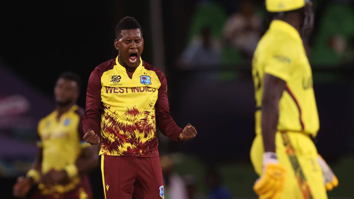 ENG vs WI T20I Series: মেলেনি ভিসা! ইংল্যান্ডের বিপক্ষে পুরো টি২০ সিরিজ থেকেই বাদ পড়তে পারেন আকিল হোসেন