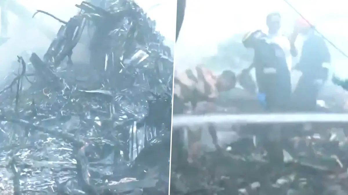 Air India Flight AI171 Plane Crash: এয়ার ইন্ডিয়ার বিমান ভেঙে পড়তেই পুড়ে ছাই, ২৪২ জনেরই মৃত্যু কি না চলছে খোঁজ, দেখুন ভিডিয়ো