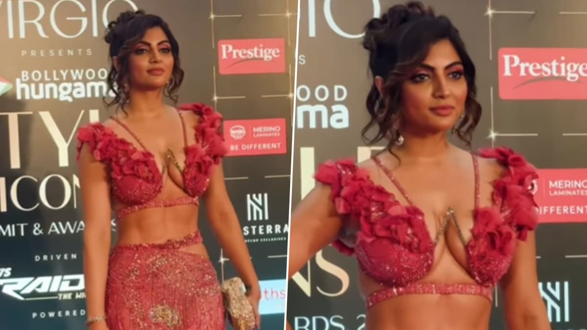 Akanksha Puri's Hot Video: আকাঙ্খা পুরী আগুন ছড়ালেন, বক্ষ বিভাজিকার ফুলের দোলায় হিল্লোল উঠল, দেখুন ভিডিয়ো