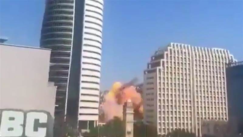 Israel-Iran War: পাতার মত ঝরে পড়ছে ইজরায়েলের বহুতল, ইরানের একের পর এক মিসাইল ফাটছে, জ্বলছে, পুড়ছে হাইফা, দেখুন ভিডিয়ো
