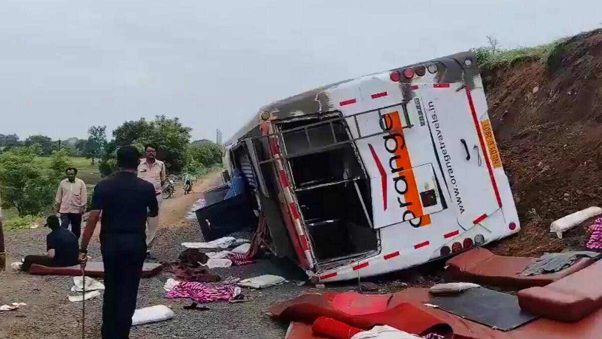 Adilabad Road Accident: নিয়ন্ত্রণ হারিয়ে উল্টে গেল যাত্রীবোঝাই বাস, গুরুতর আহত ২৫ জন