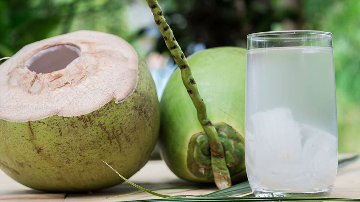 Coconut water for beauty: ত্বক হবে ঝকঝকে। ডাবের জল এই ভাবে ব্যবহার করুন। ফল পাবেন হাতেনাতে