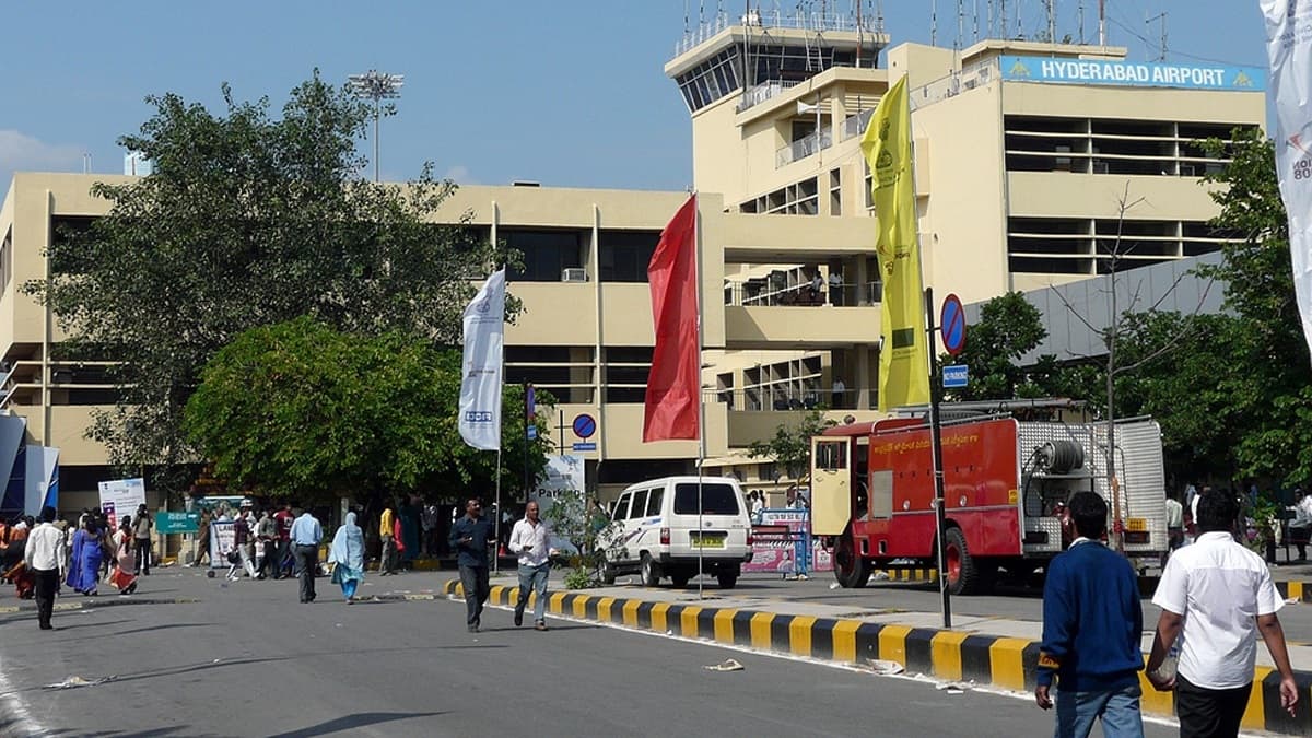 Bomb Threat At Hyderabad Airport: উড়িয়ে দেওয়ার হুমকি, হায়দরাবাদের বেগমপেট বিমানবন্দরে হুমকি মেল আসতেই জোর তল্লাশি, দেখুন