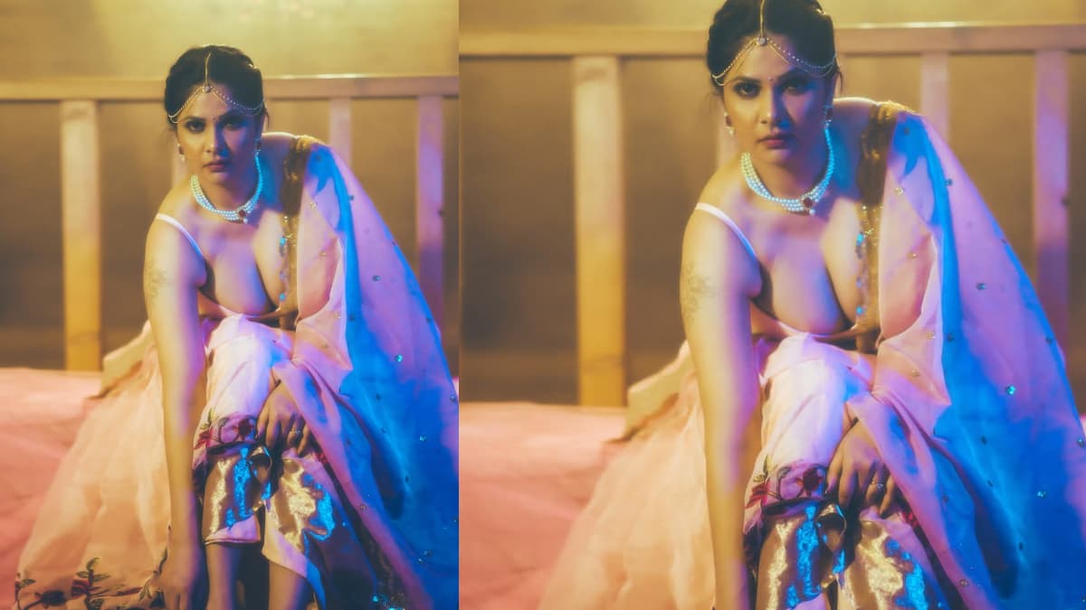 Aabha Paul Hot look: আভা পলের হট ছবি। ঝুঁকে পড়তেই দেখা গেল সব। ভক্তদের মনে উচ্ছ্বাস