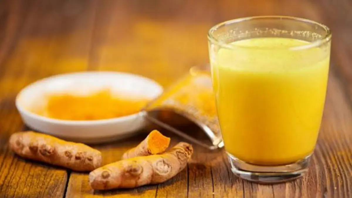 Turmeric Milk Benefits: শুধু দুধ নয়, দুধ হলুদ খেয়েই দেখুন। অনেক উপকার পাবেন