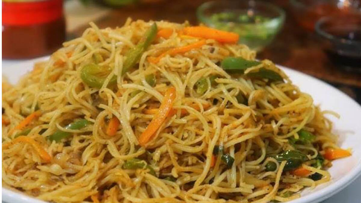 veg chowmin recipe: নতুন স্বাদের ভেজ চাউমিন বানিয়ে ফেলুন সহজেই। দেখুন রেসিপি