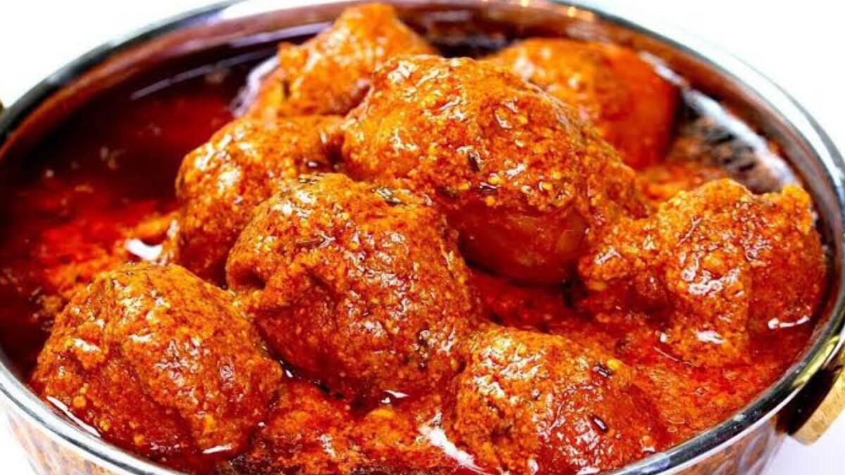 Kashmiri Aloo Dum Recipe: নিরামিষ কাশ্মীরি আলুর দম। সহজেই ঘরেই বানিয়ে ফেলুন এই খাবার