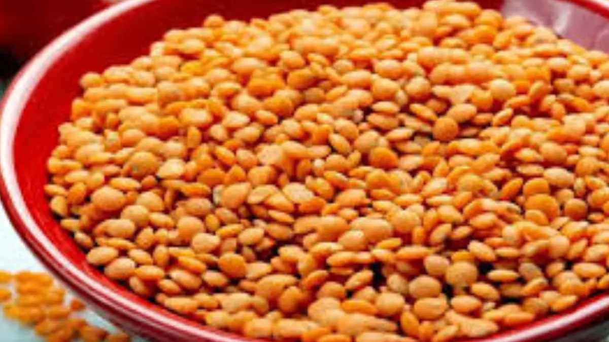 Masoor Dal Face Pack Benefits: ব্রণ দূর হবে, বাড়বে ত্বকের জেল্লা। মসুর ডালের রূপচর্চায় উপকারিতা জেনে নিন