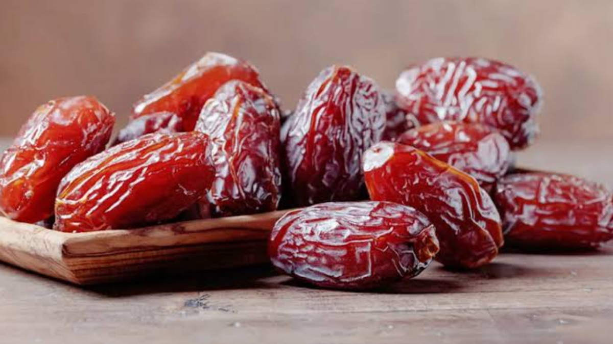 Health benefits of dates: রোজ মাত্র ২টি খেজুর খান। জীবন বদলে যাবে