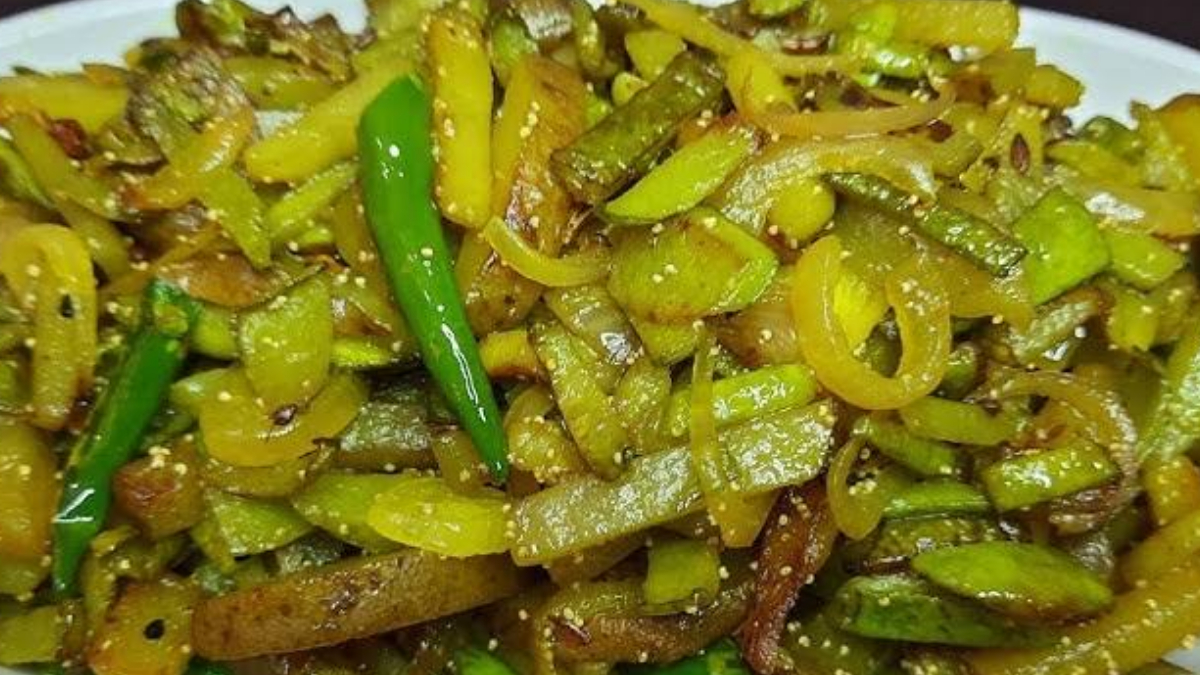 Bottle Gourd Peel Recipe: লাউয়ের খোসা যেমন উপকারী তেমনই মুখরোচক রেসিপি তৈরি করা যায়। জেনে নিন লাউয়ের খোসা দিয়ে তৈরি রেসিপি