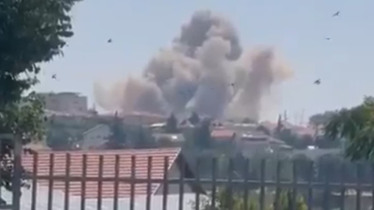 Iran Attacks Israel With Missile Video: ত্রিশ মিনিট ধরে সাইরেন বাজিয়েও হামলা রুখতে পারল না, ইজরায়েলের বুকে ১৫টি মিসাইল ফুঁড়ে দিল ইরান, প্রবল বিস্ফোরণে কাঁপছে আকাশ, বাতাস দেখুন