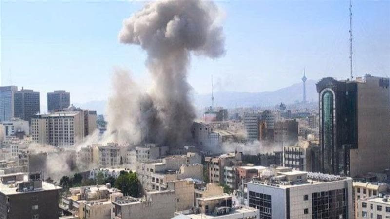 Israel-Iran War: 'টার্গেট' তেহরান, খোমেইনির হুমকির পর ইরানে তেড়ে হামলা ইজরায়েলের