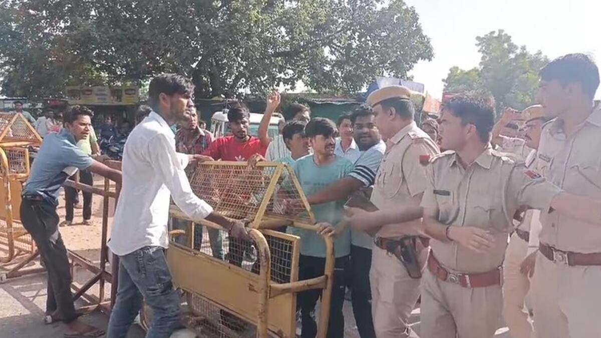 Tiger Attack: রাতের অন্ধকারে বৃদ্ধ কেয়ারটেকারকে টেনে নিয়ে গেল বাঘ, ক্ষোভে ফুঁসছে গোটা গ্রাম
